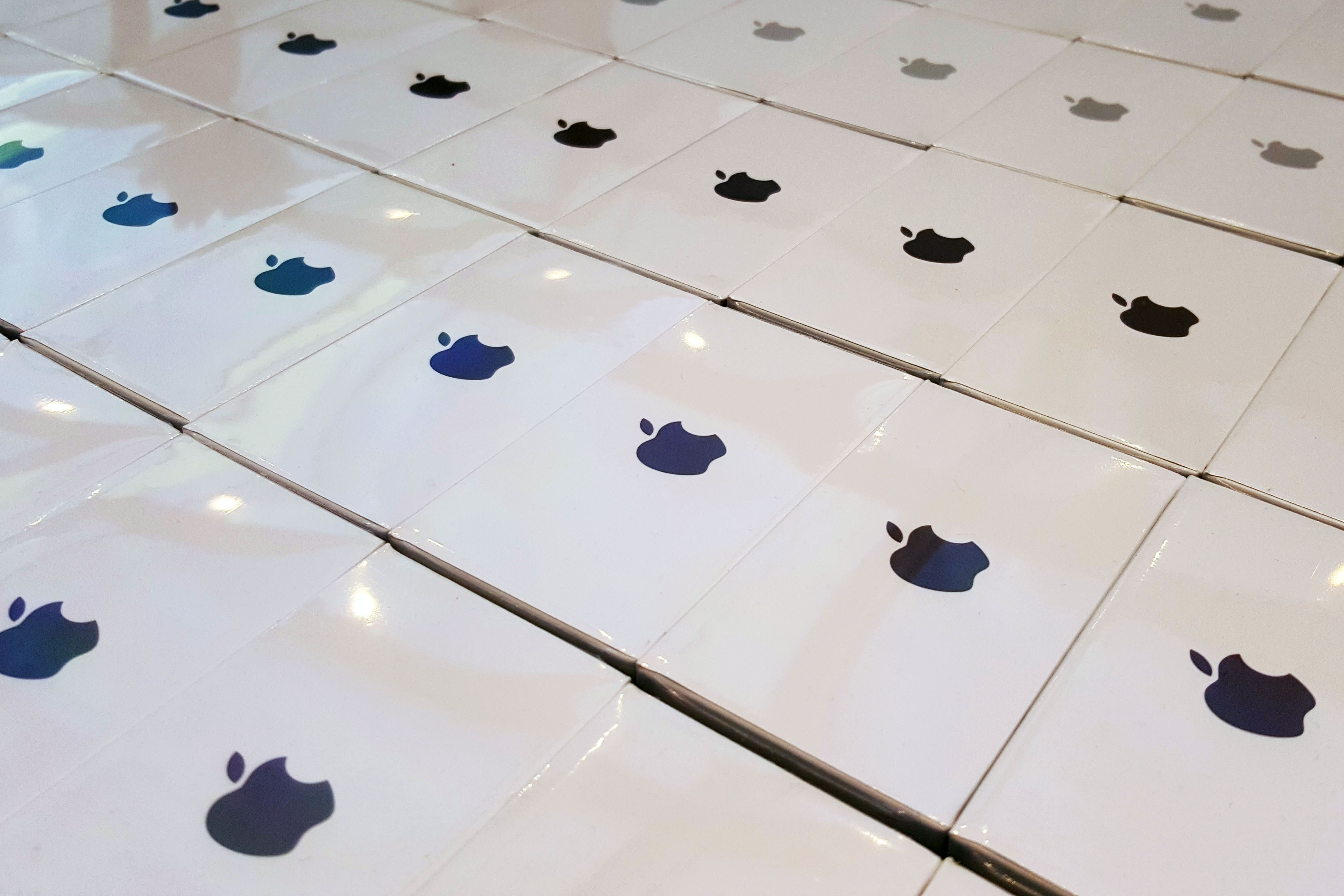 Apple's holiday surprise: big sales, not so big profits