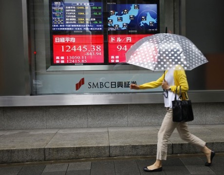 Asia stocks mixed in muted session, dollar recovers some losses