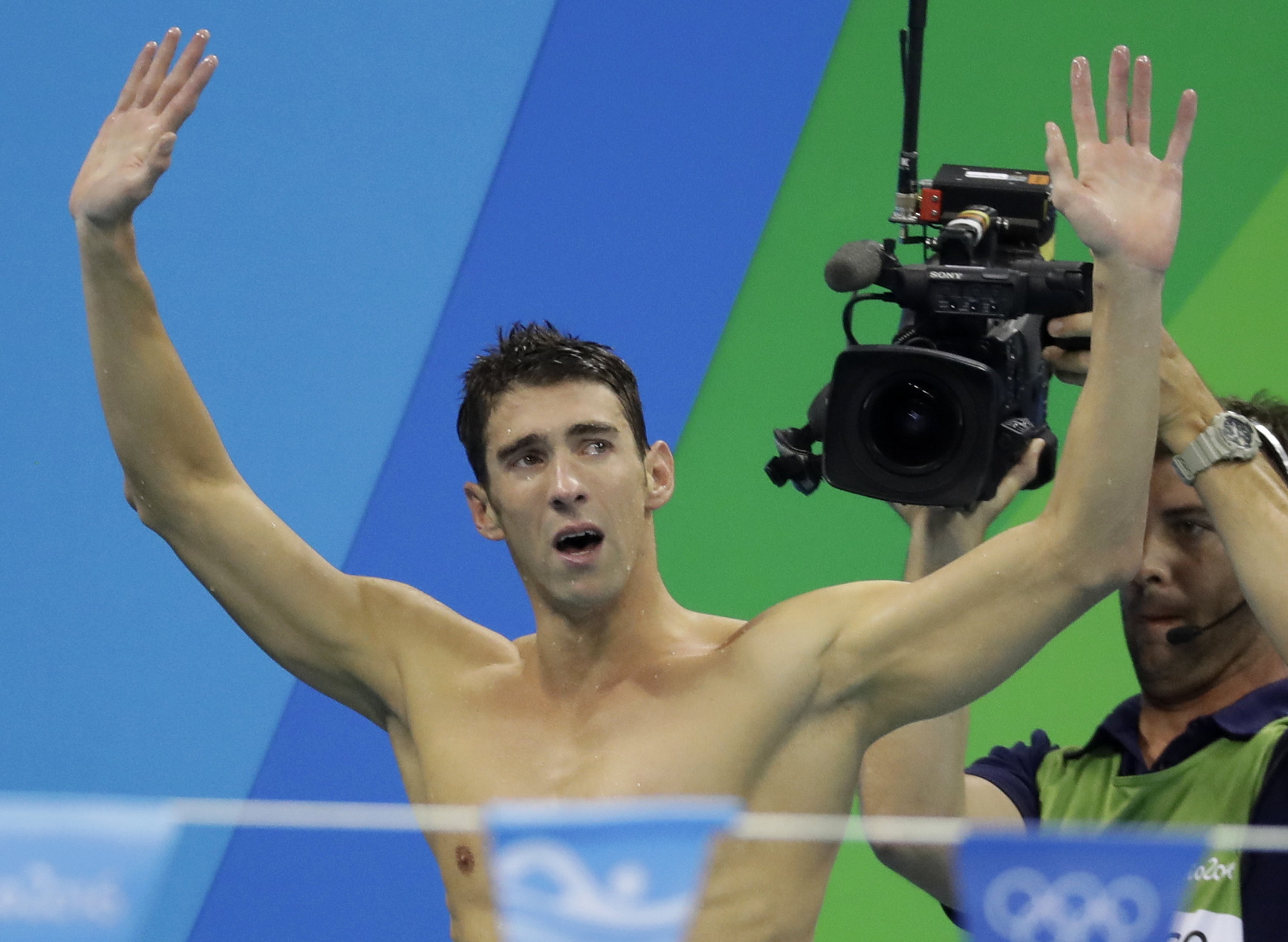 Swimming: Phelps wins last relay gold as U.S. dominate