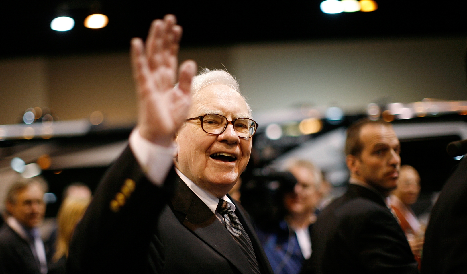 Berkshire takes bigger bite of Apple, pares Wal-Mart