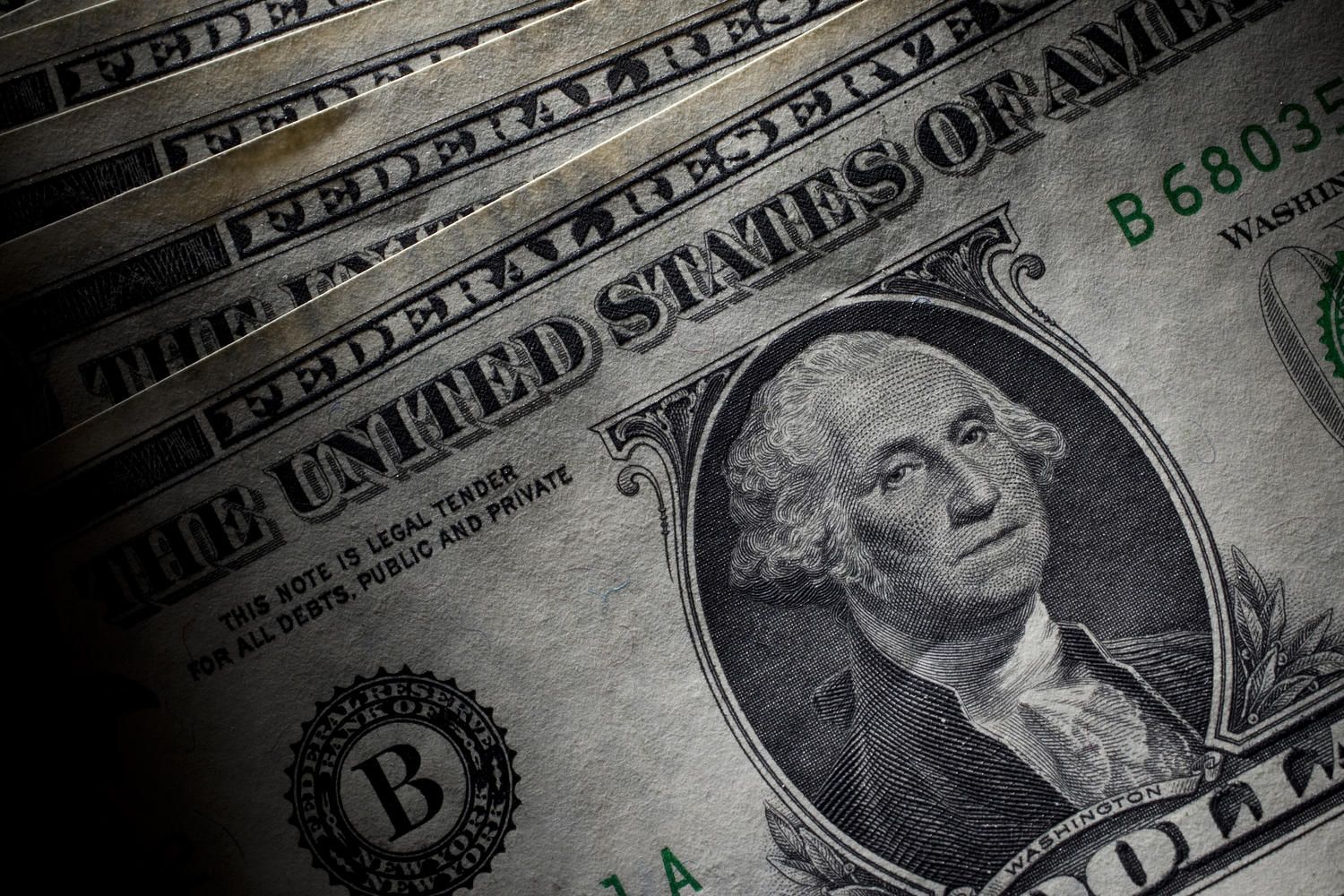 Dollar edges up, as investors wait on Fed, Jackson Hole