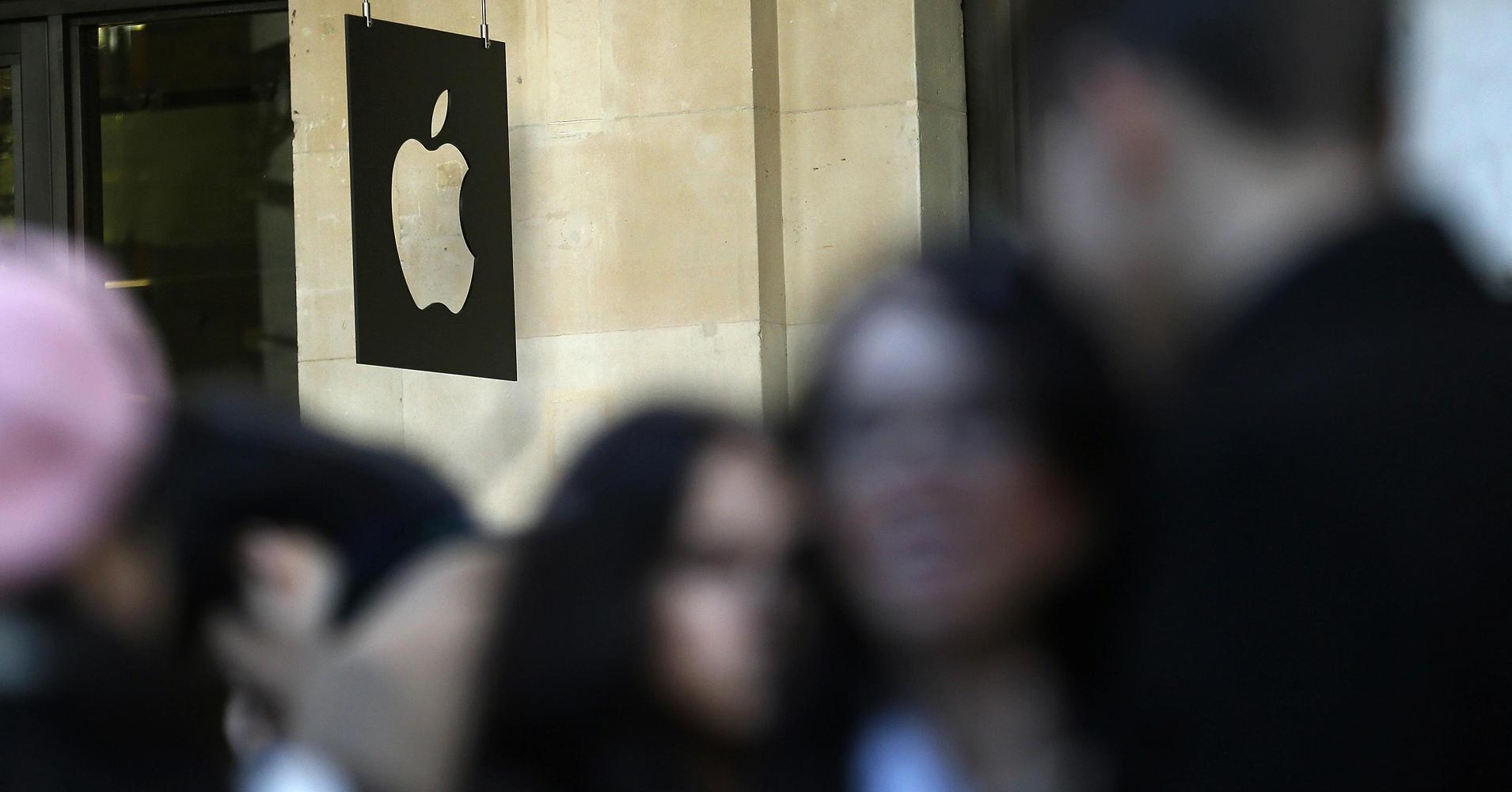 EU to hand Apple Irish tax bill of $1.1 billion, source says