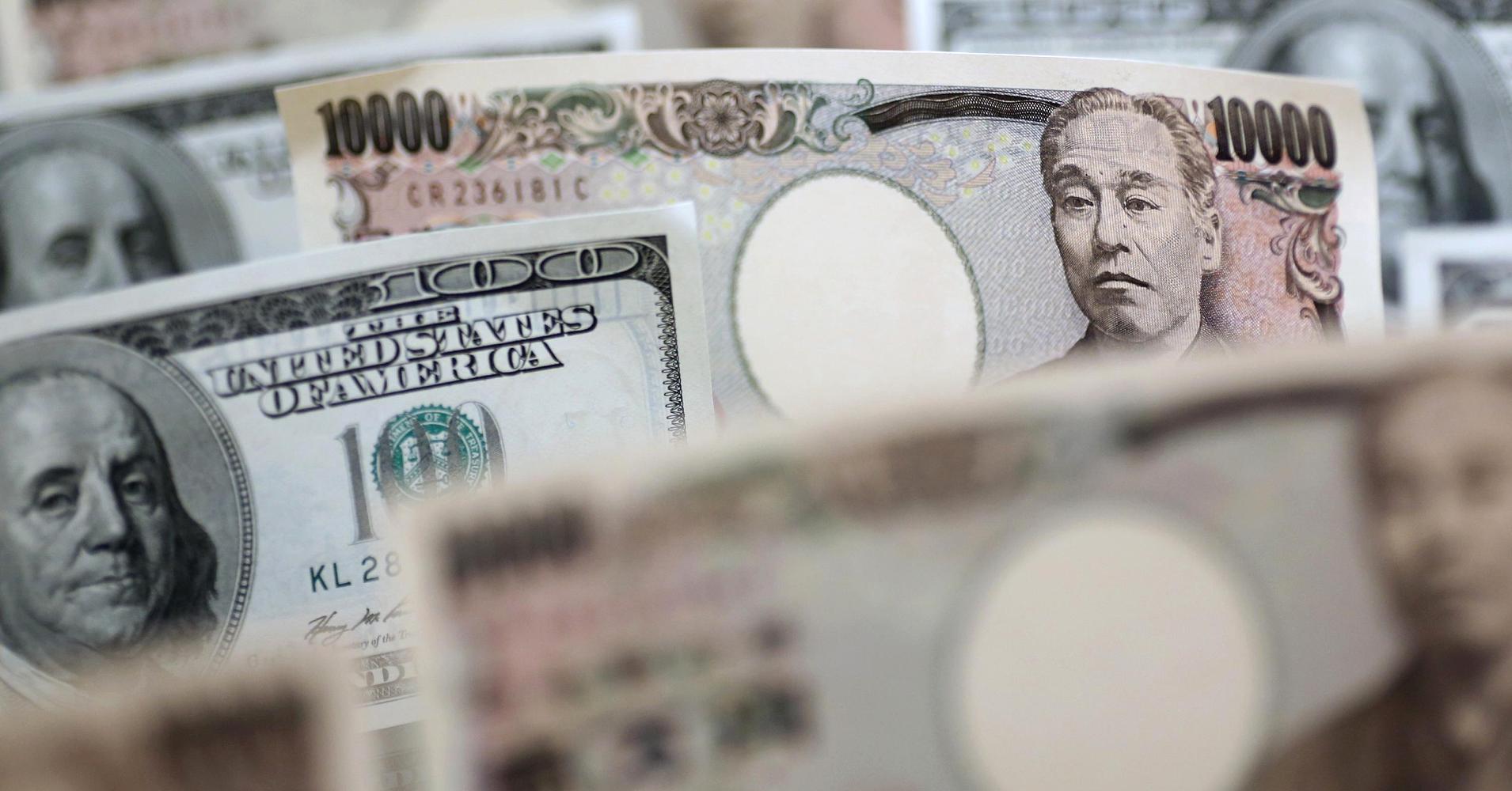 Dollar/yen hits one-month high as investors reassess stance, reverse bets