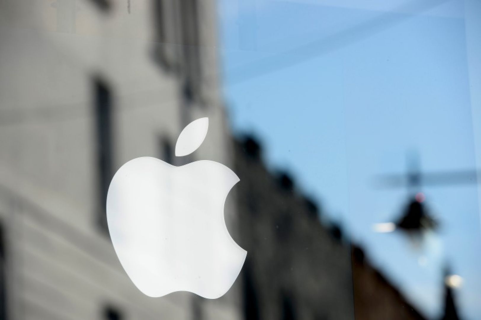 EU hits Apple with $14.5 billion Irish tax demand