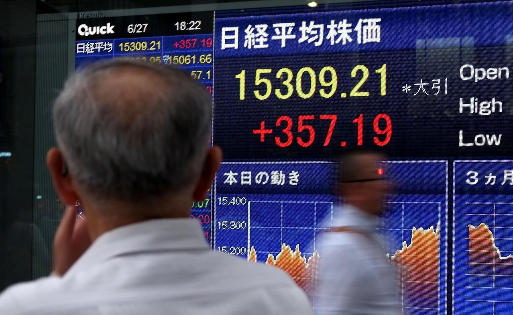 Asia stocks rise before central bank meetings, oil bounces