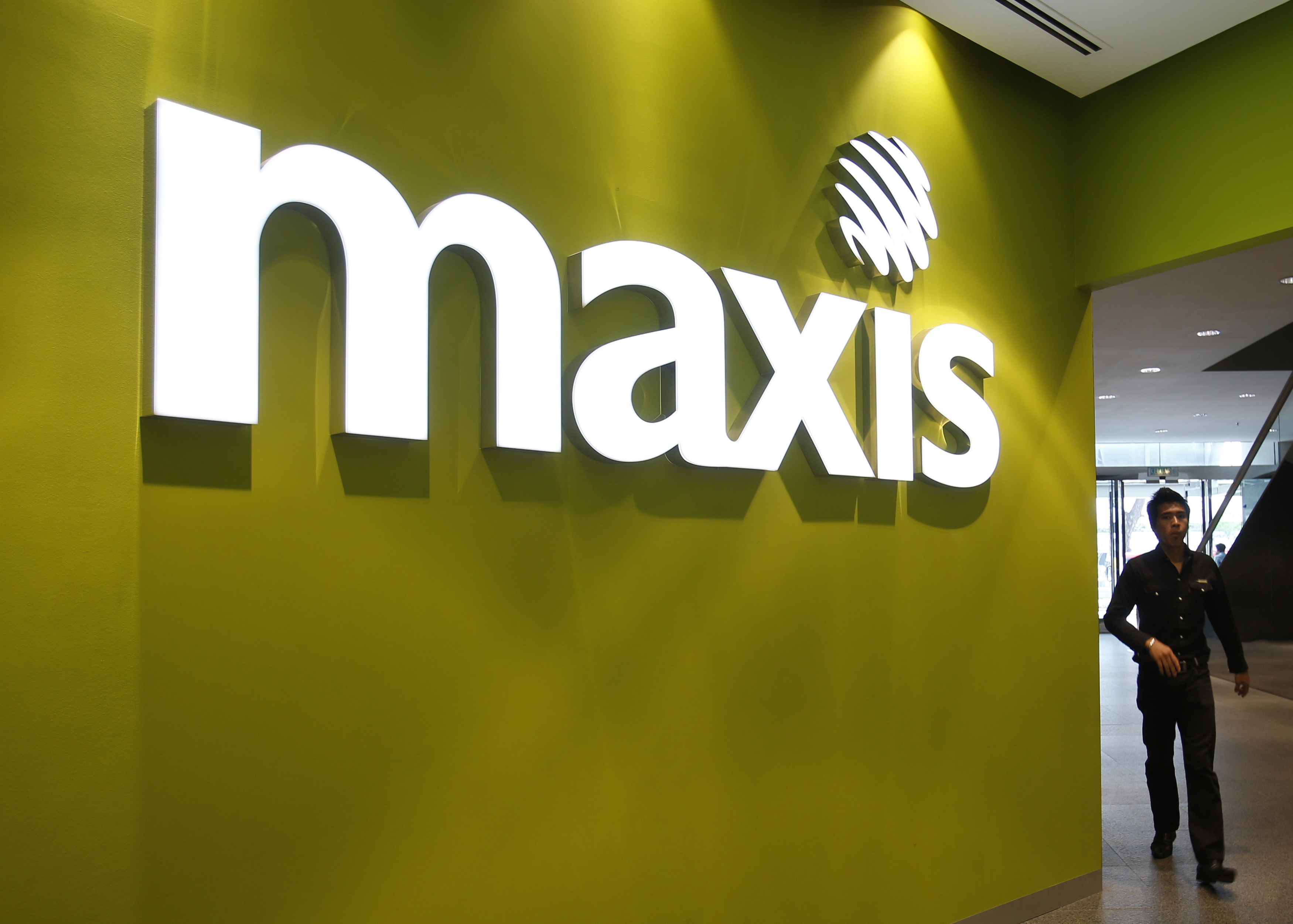 Saudi Telecom Said to Mull Options for Indirect Maxis Stake