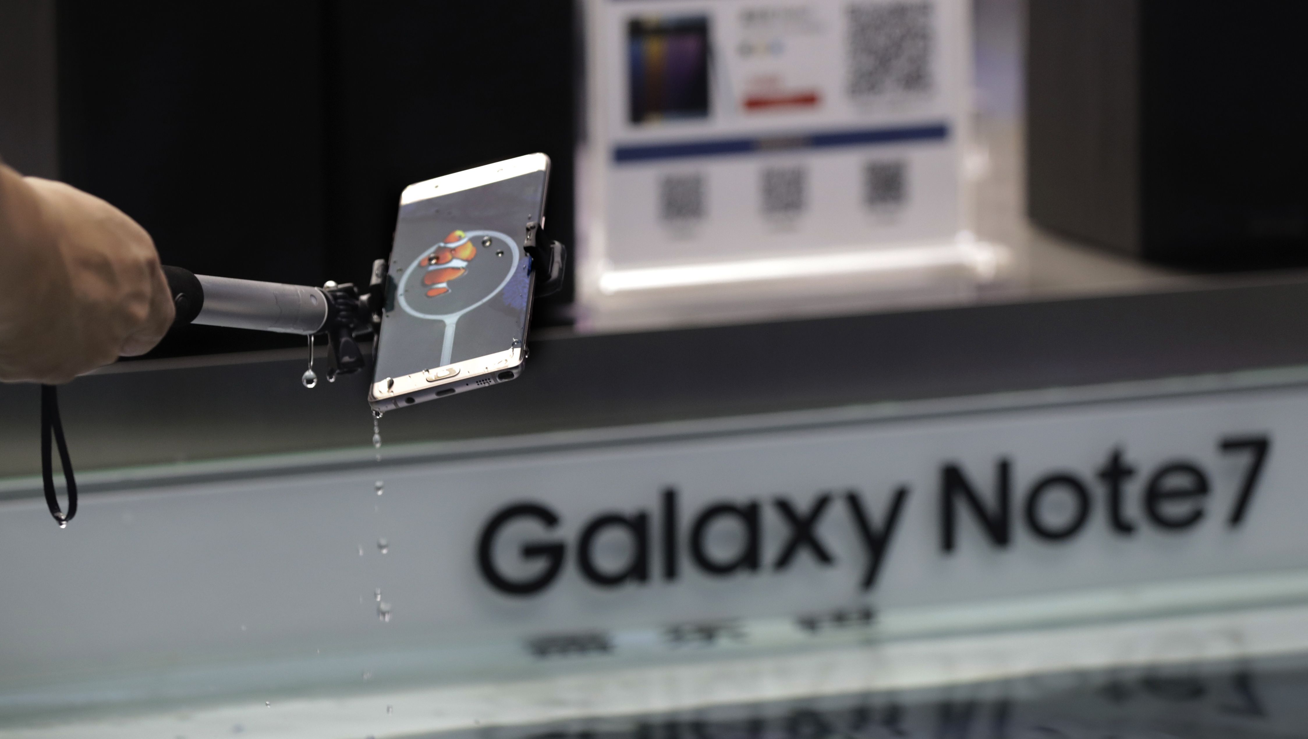 Samsung recalls Galaxy Note 7 phones after battery fires