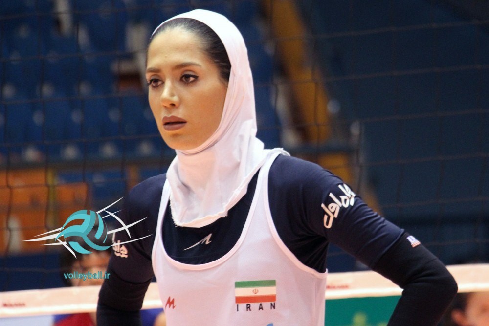 Iranian female volleyball player elected as best player in Central Asia