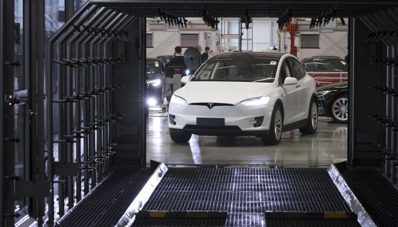 Tesla Deliveries Miss Forecasts Again on Production Delays