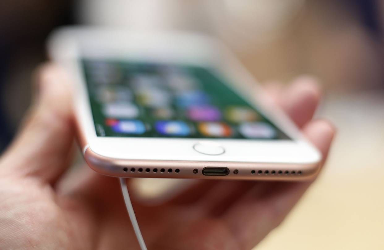 Apple Sales Beat Estimates on Demand for Latest iPhones