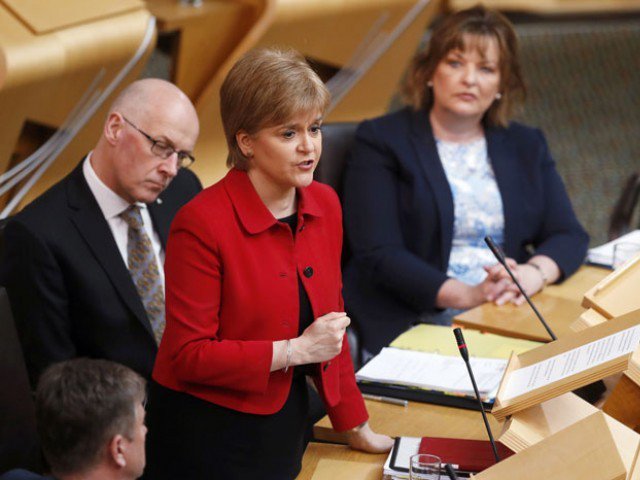 Scottish parliament backs bid for new independence referendum