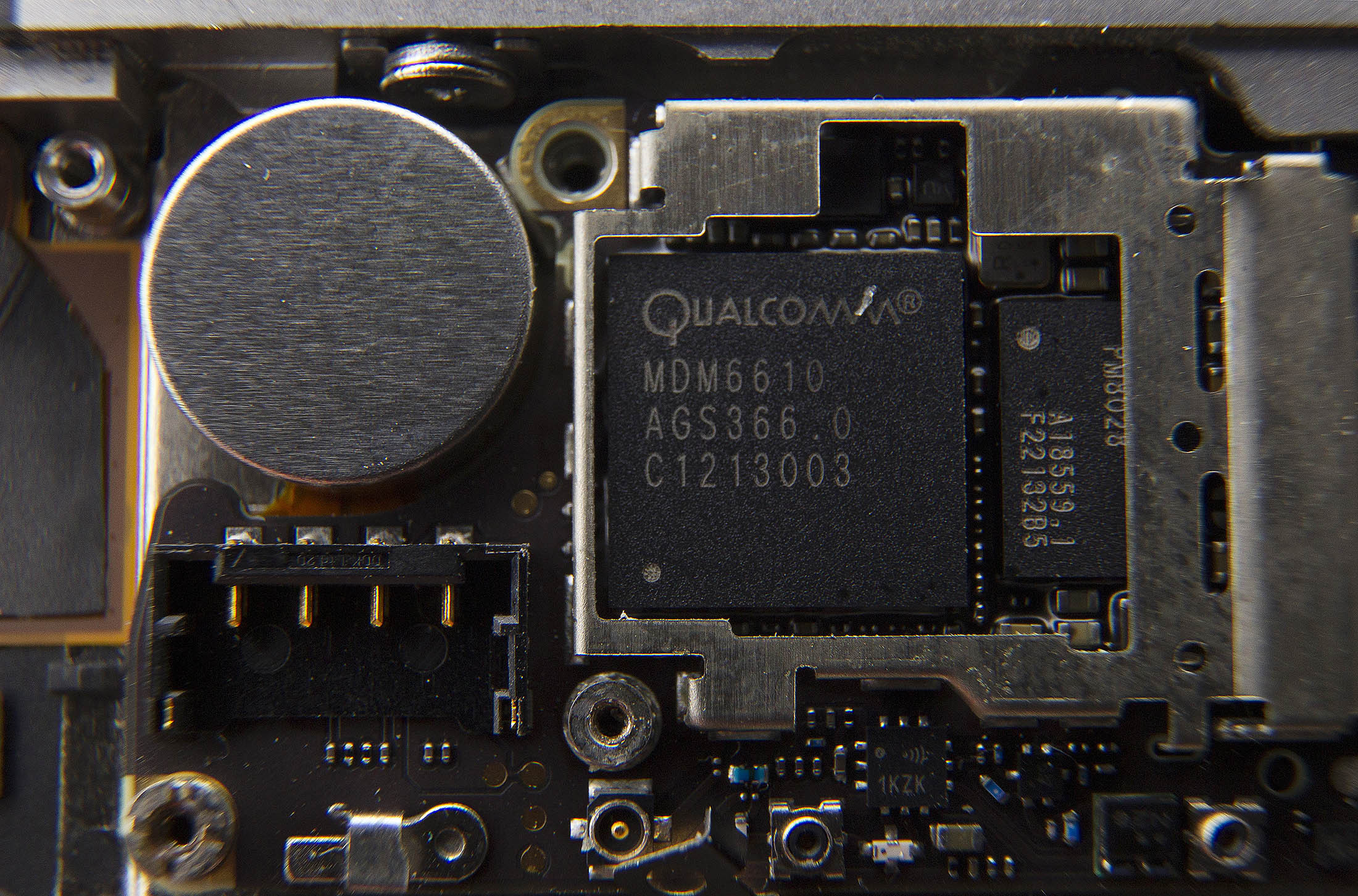 Apple Halts License Payments to Qualcomm in ‘All-Out War’