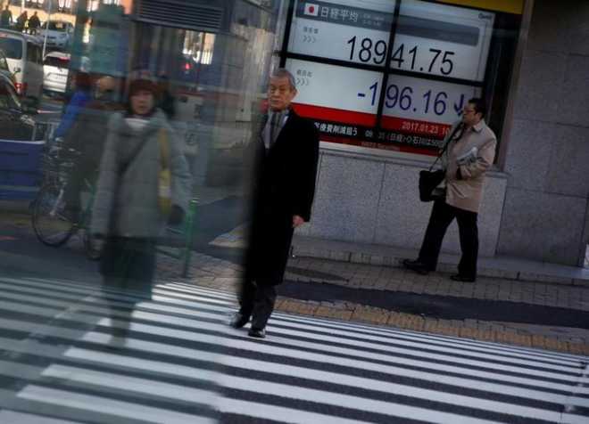 Asian Stocks Gain as Yen Falls, Kiwi Nudges Higher