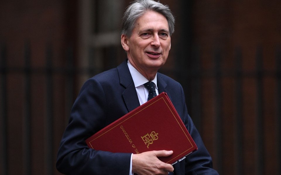 Hammond to Urge CEOs to Invest in Making Brexit Work