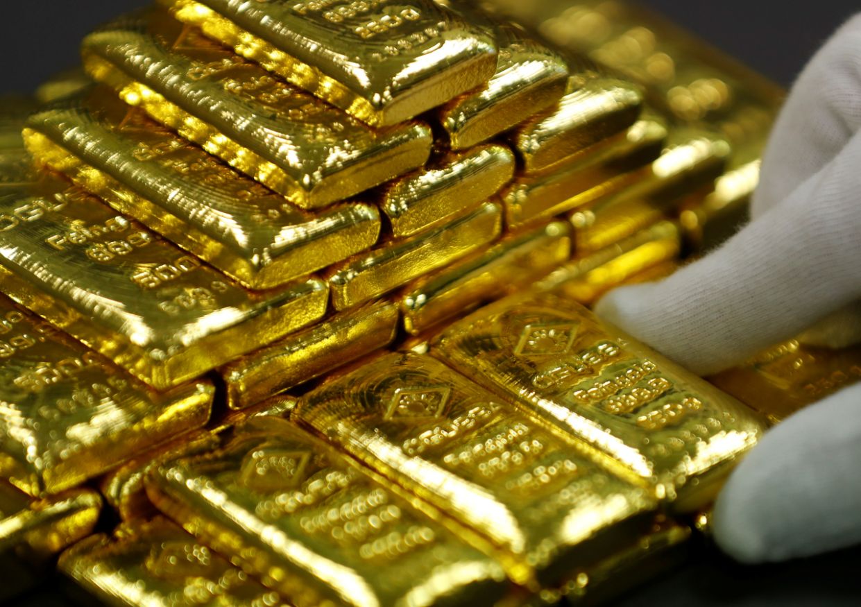 Gold Drifts in Negative Territory