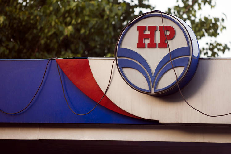 Hindustan Petroleum Says Could Buy 0.9 Million Tons of Iran Oil