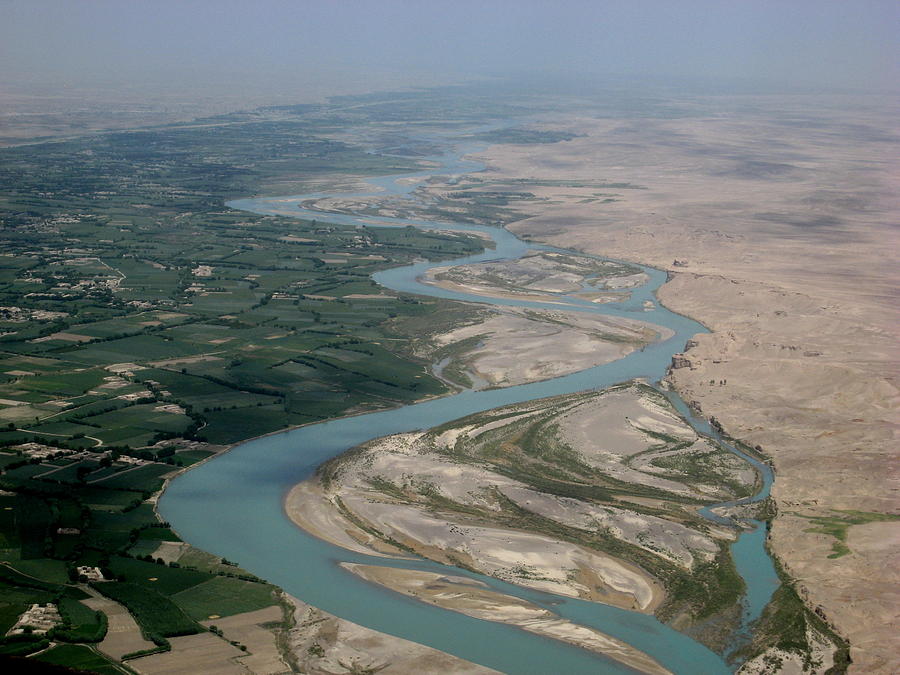 Iran, Afghanistan Sign New Agreement to Ameliorate Water Sharing from Hirmand