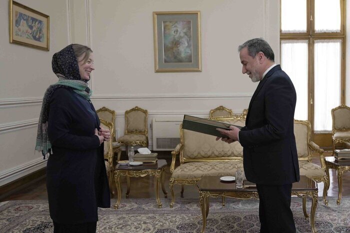 FM receives copies of credentials of new UK, Irish envoys