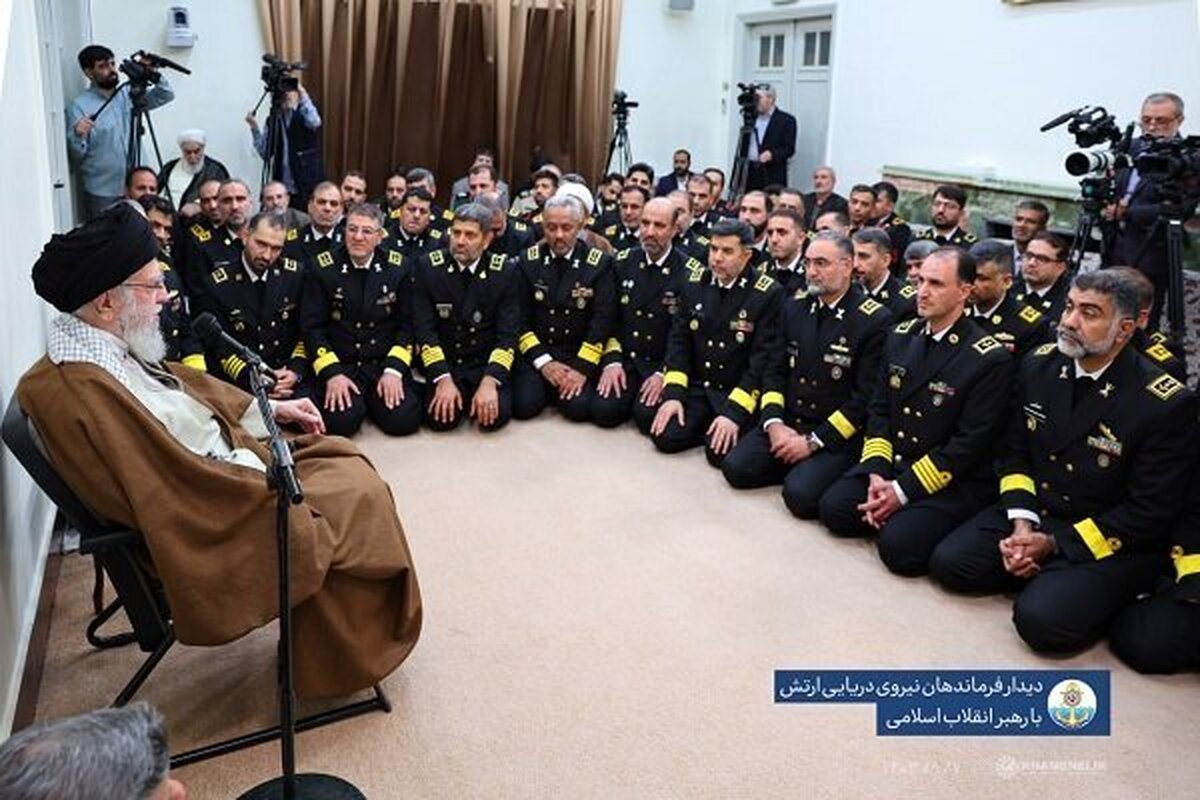 Leader receives Iran Navy Force commanders