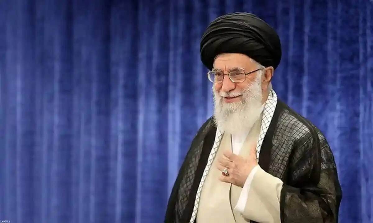 Leader attends 1st Fatemieh mourning session