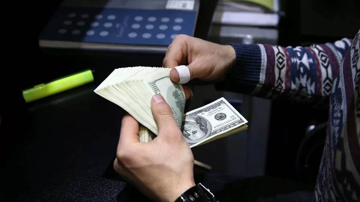 US dollar crumbling in Iran's market as rial recoups losses