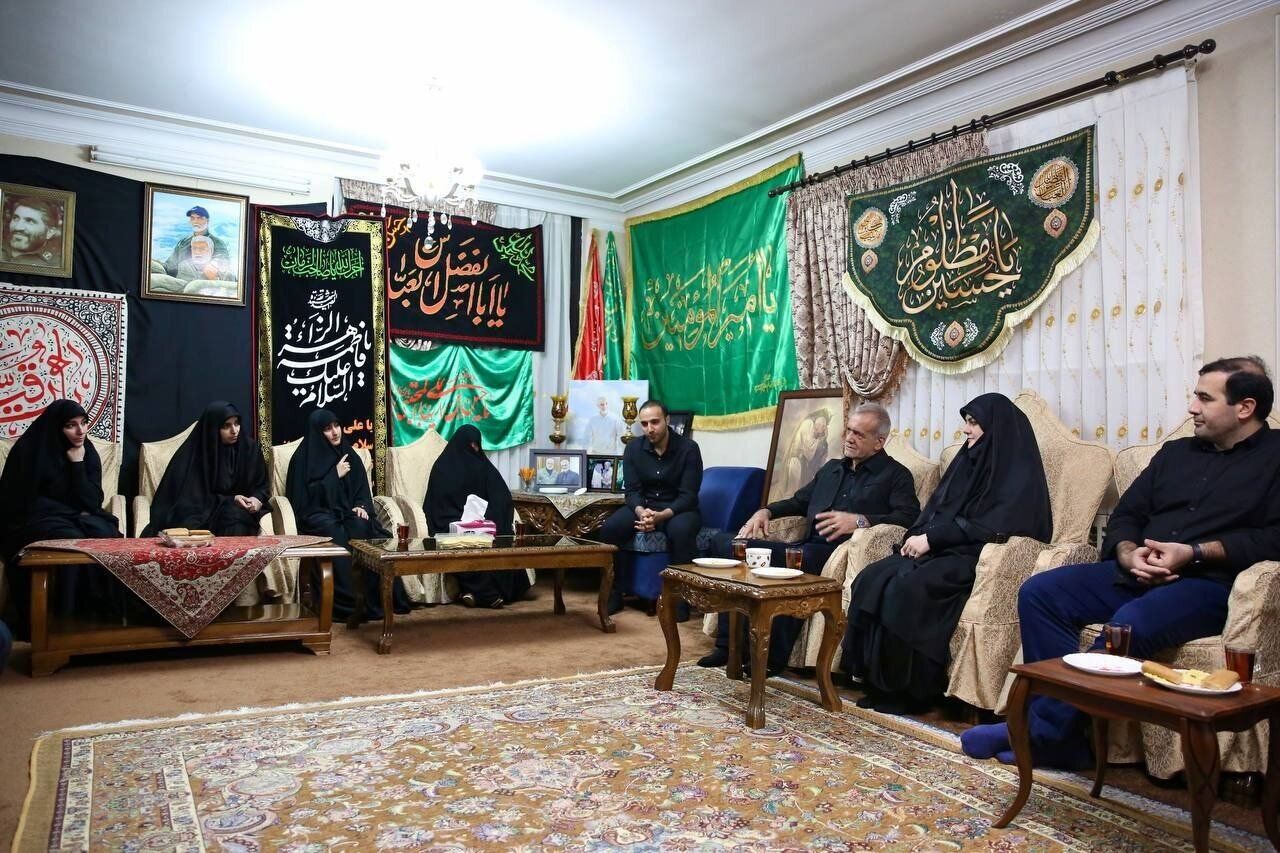 Pezeshkian stresses resolving country's problems