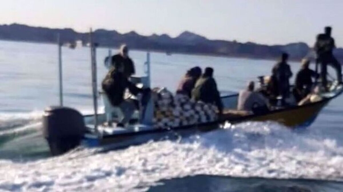 Iran confiscates 2 trespassing Omani vessels, 100kg of eels in Jask waters