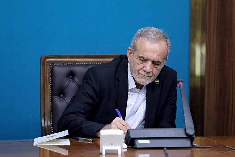 Pezeshkian congratulates Christians on Christmas