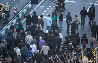 Traders, shopkeepers in Tehran protest rial depreciation