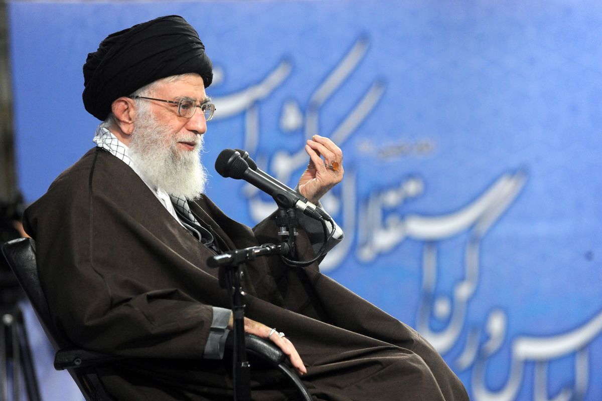 Ayatollah Khamenei donates funds to release needy prisoners