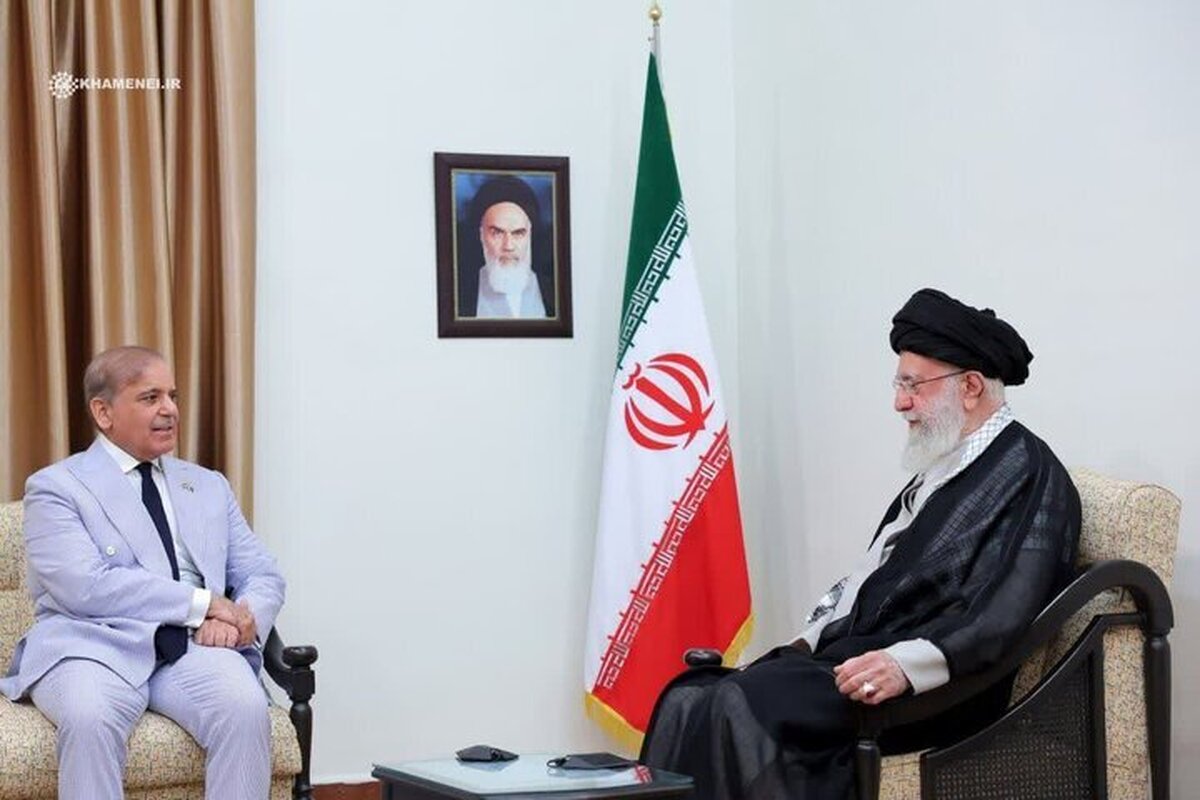 Leader receives Pakistani PM for a meeting Leader receives Pakistani PM for a meeting