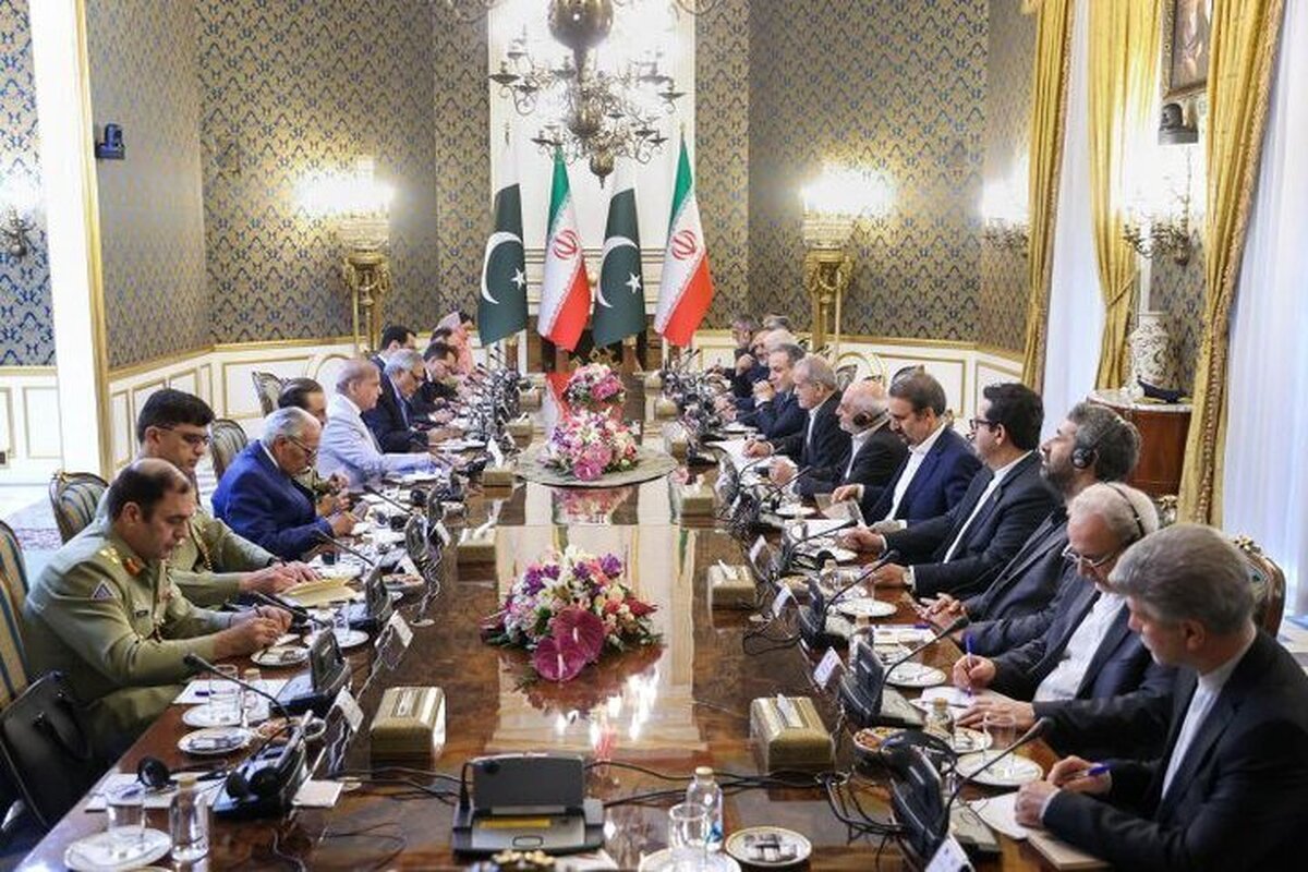 Iran-Pakistan hold high-level meeting in Tehran