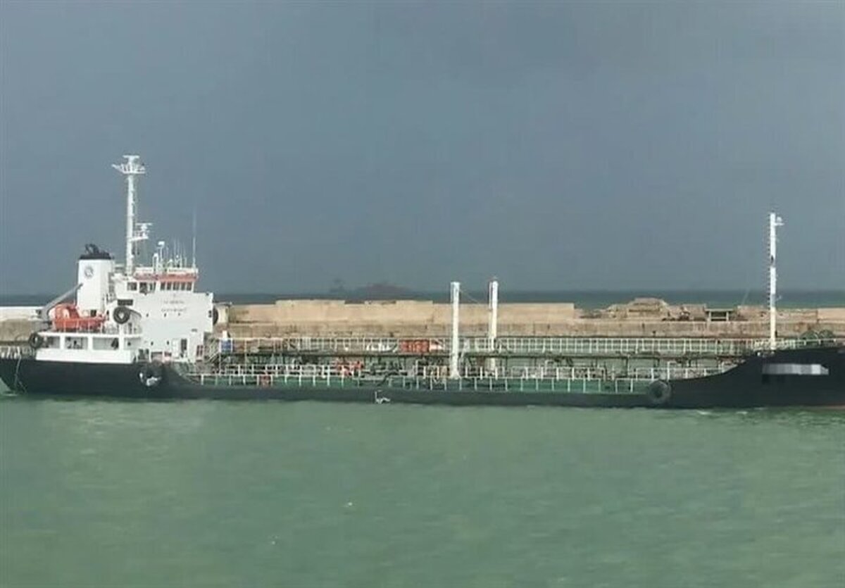 Iran seizes foreign oil tanker in Persian Gulf, 17 arrested Iran seizes foreign oil tanker in Persian Gulf, 17 arrested