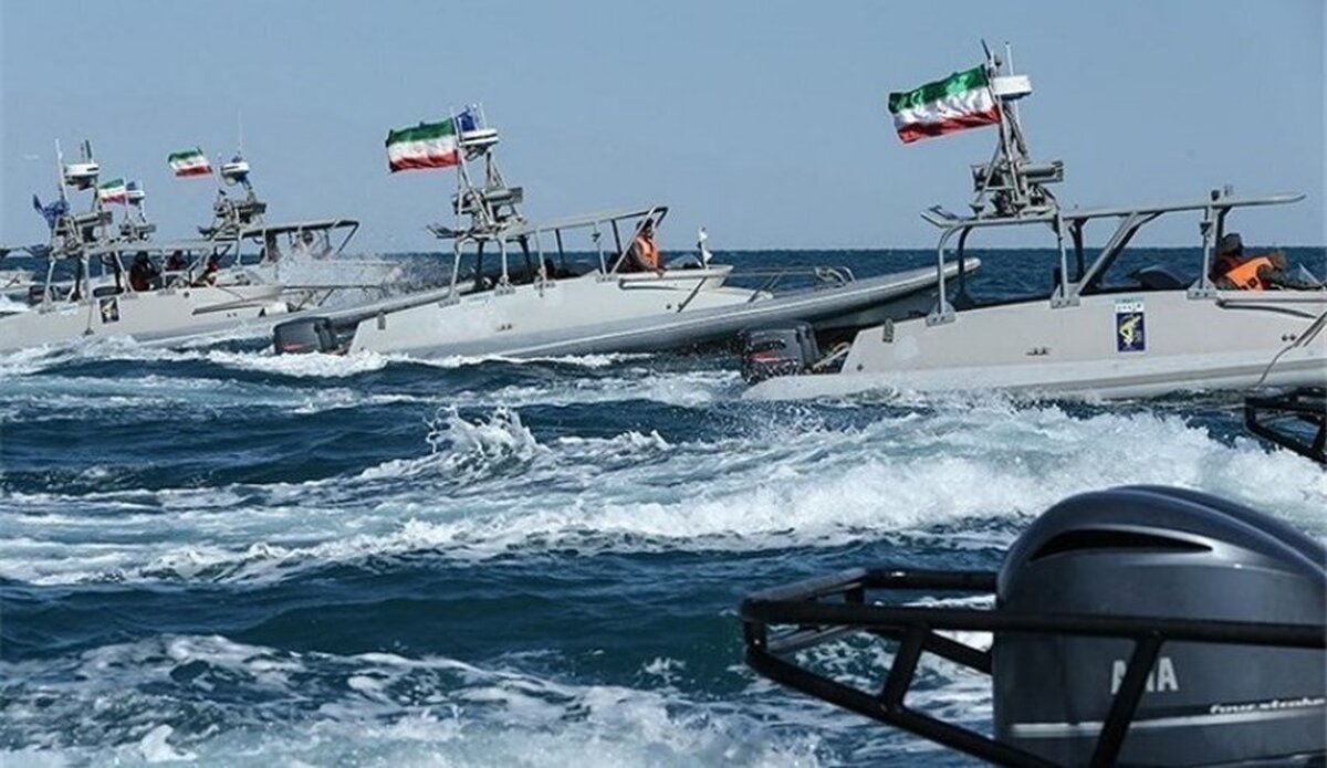 IRGC Navy Oversees Passage of 35 Vessels through Strait of Hormuz