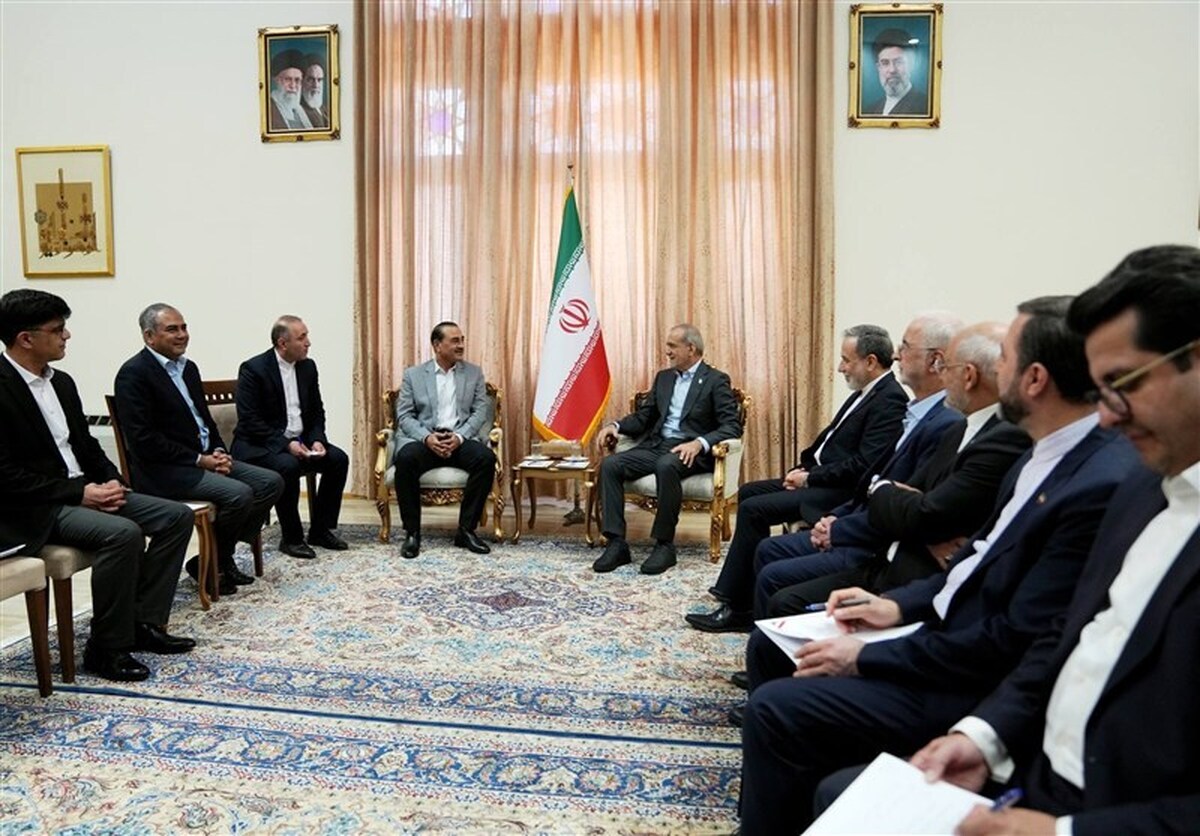Pakistan Top General Holds Talks with Senior Iranian Officials in Tehran