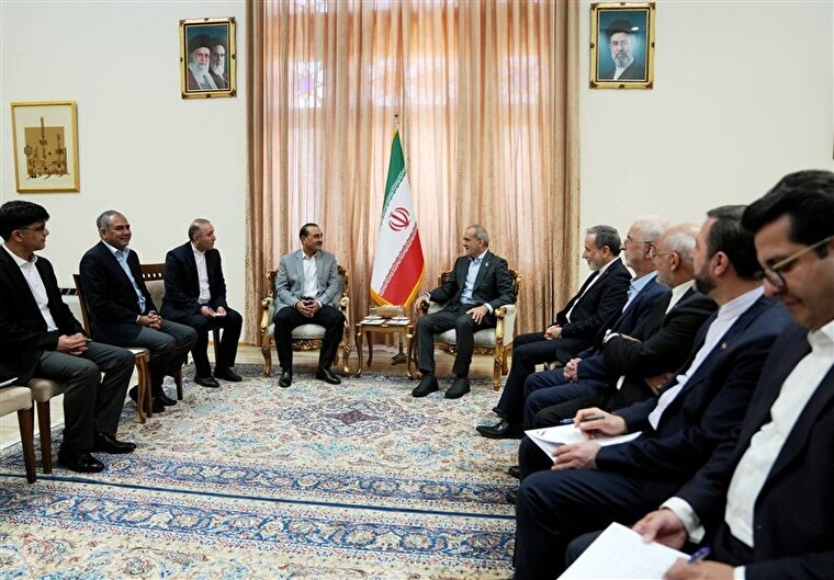 Pakistan Top General Holds Talks with Senior Iranian Officials in Tehran