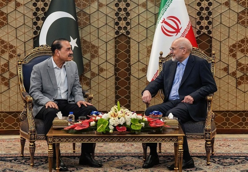 Pakistan Top General Holds Talks with Senior Iranian Officials in Tehran