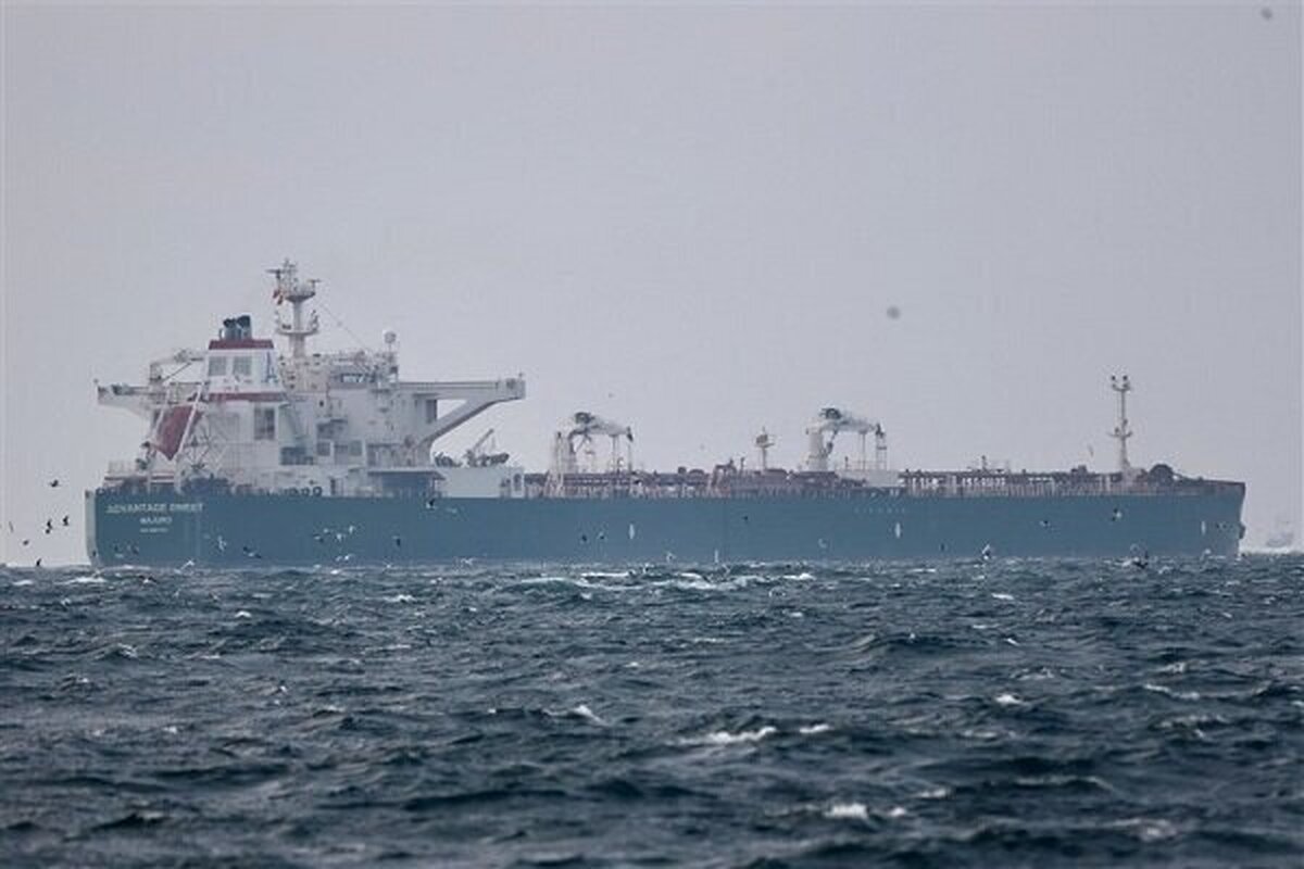 Second Iranian super tanker reaches Far East