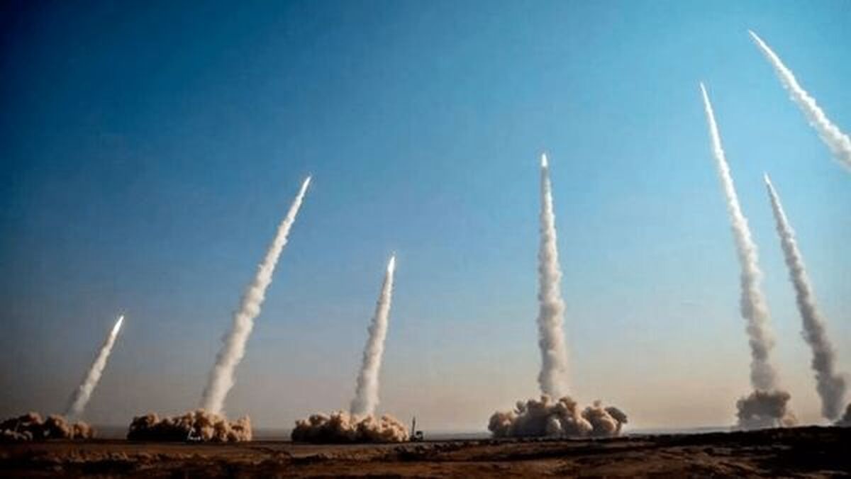 Iran Targets 3 US Destroyers Near Strait of Hormuz: Sources