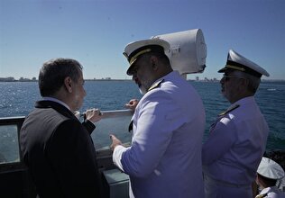 FM: Iran Will Remain Strait of Hormuz's 'Guardian'
