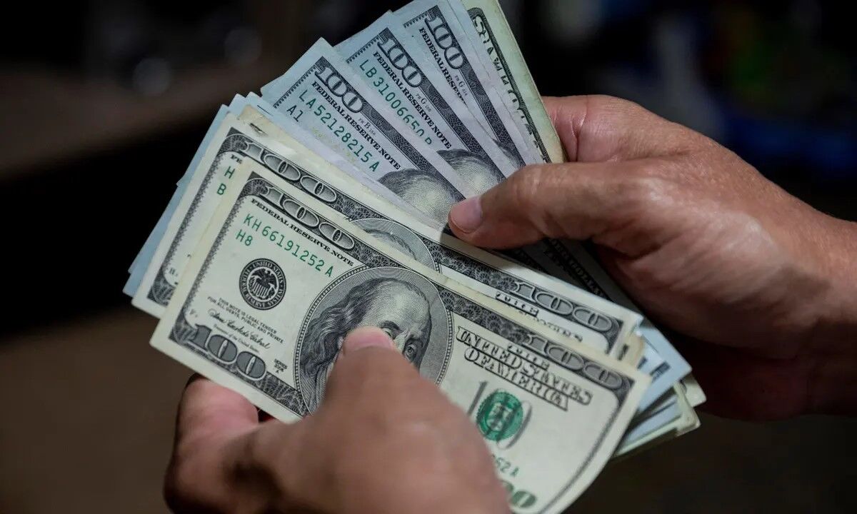 قیمت دلار ۴۲ هزار و ۹۲۰ تومان شد / نرخ ارز امروز ۱۲ اسفند ۱۴۰۲