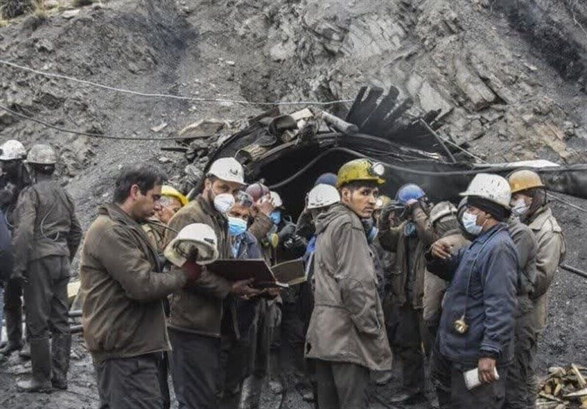 حکم پرونده فوت ۶ کارگر معدن رزمجاه طزره صادر شد حکم پرونده فوت ۶ کارگر معدن رزمجاه طزره صادر شد