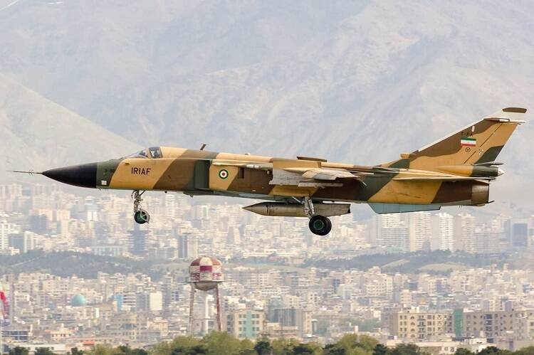 انهدام اهداف زمینی توسط جنگنده‌های سوخو۲۴ و F۴ در رزمایش هوایی ارتش + فیلم