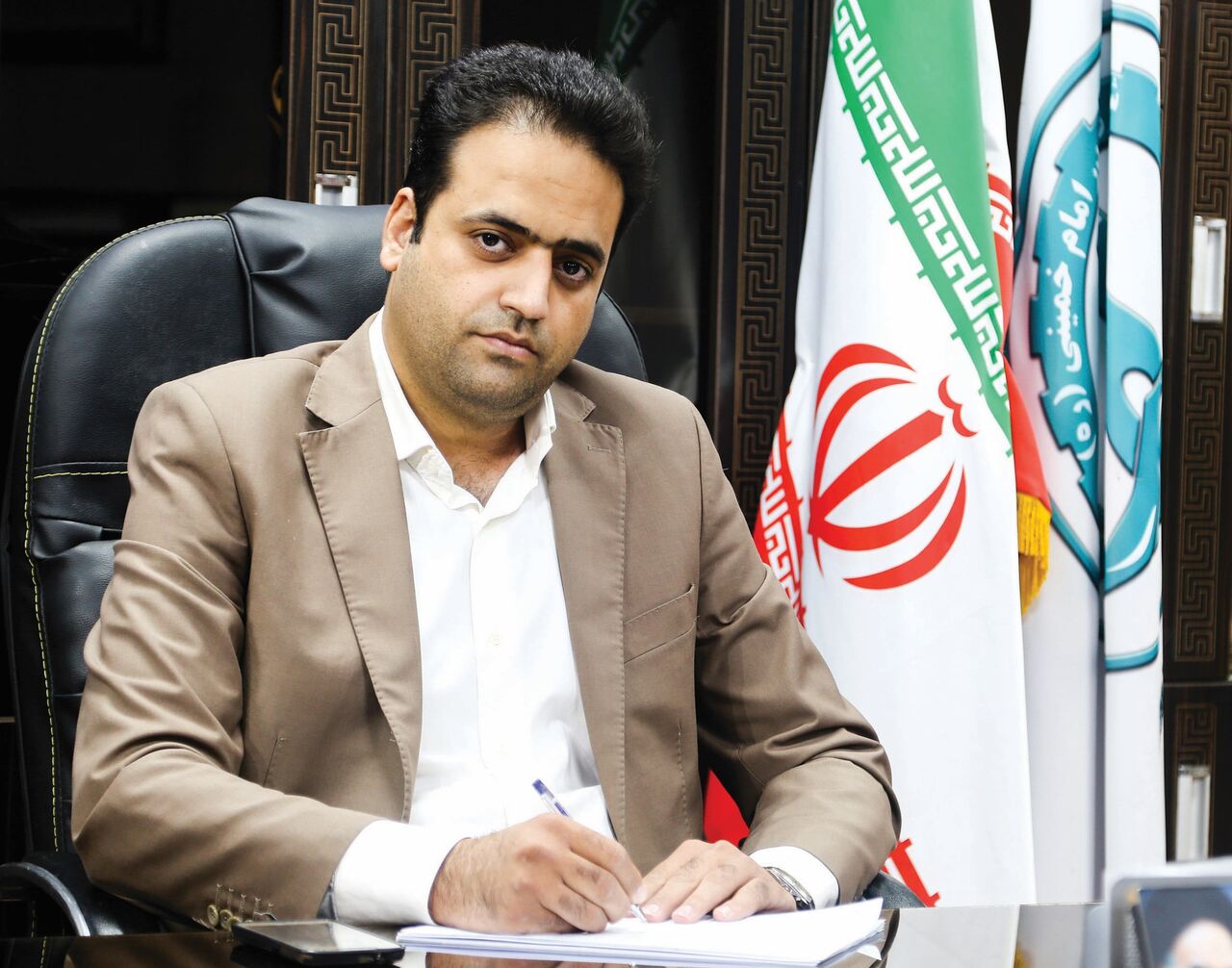 نحوه برخورد مردم با خودروی لاکچری آقای شهردار! + فیلم نحوه برخورد مردم با خودروی لاکچری آقای شهردار! + فیلم