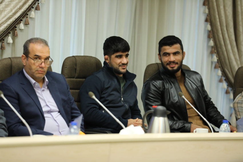 تجلیل از قهرمانان و مدال‌آوران المپیک ۲۰۲۴ توسط بانک صادرات ایران/ سیفی: نگاه بانک صادرات ایران به ورزش قهرمانی، سرمایه‌گذاری برای نسل آینده است