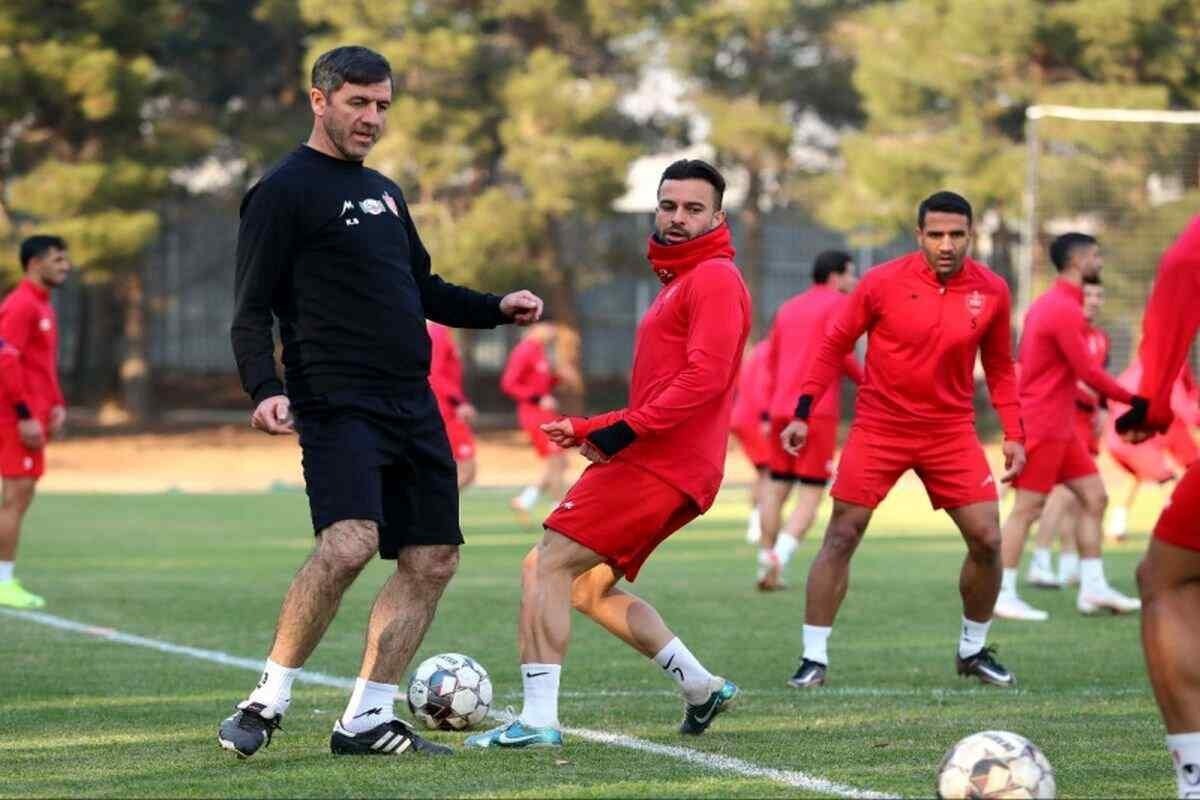 انفجار بمب خبری پرسپولیس / ستاره سرخپوشان با استقلال مذاکره کرد!