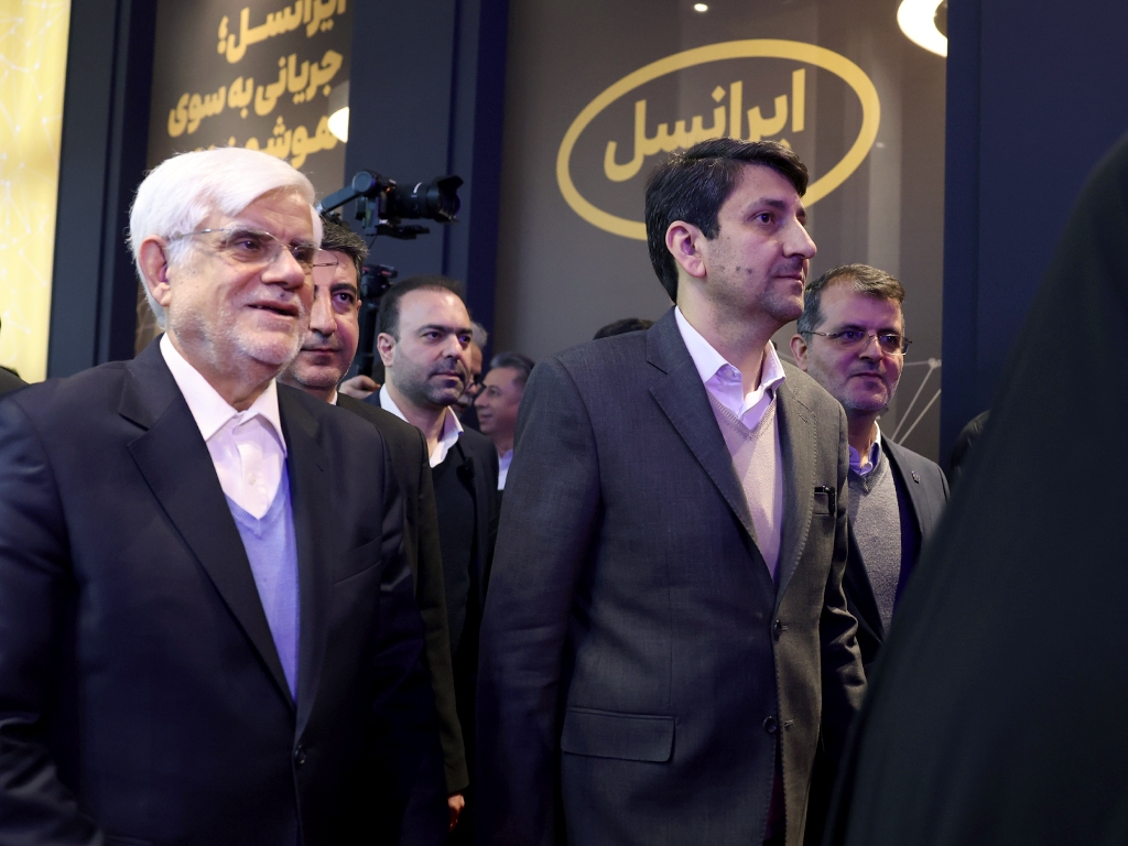 نمایشگاه تلکام ۱۴۰۳ با حضور عارف در غرفه ایرانسل افتتاح شد