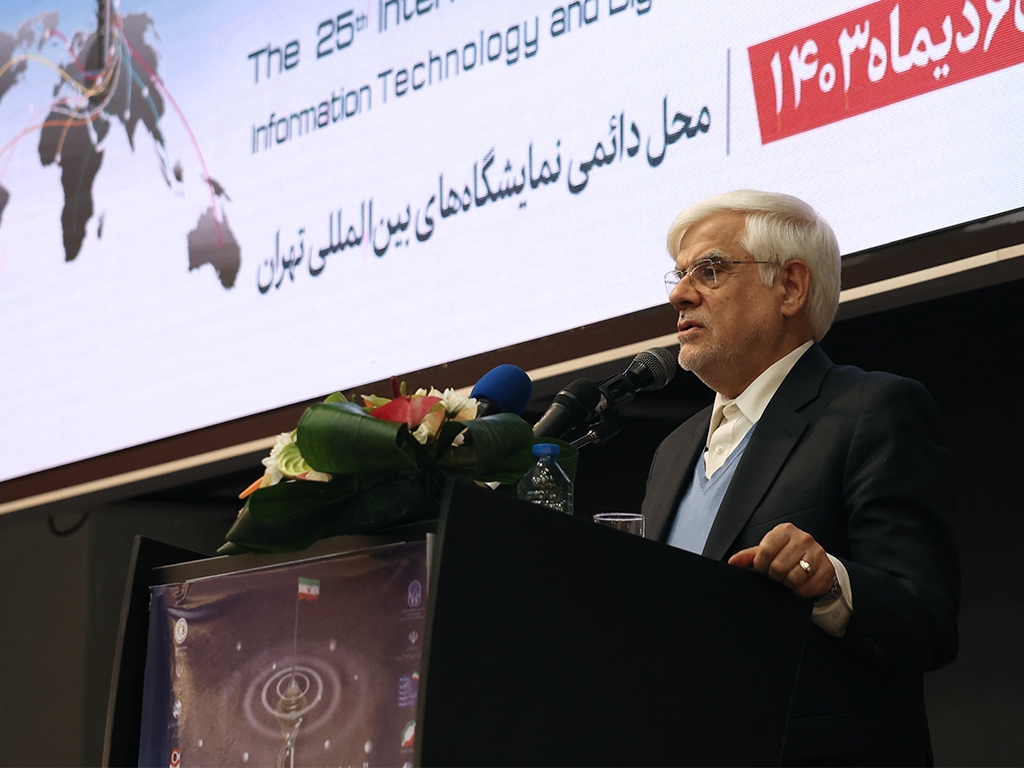 نمایشگاه تلکام ۱۴۰۳ با حضور عارف در غرفه ایرانسل افتتاح شد