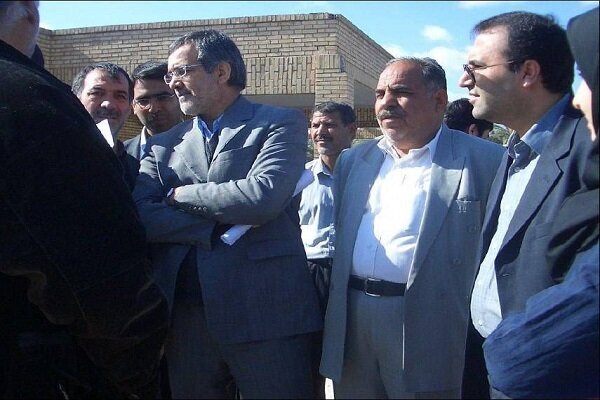 عکسی از مسعود پزشکیان در زلزله بم