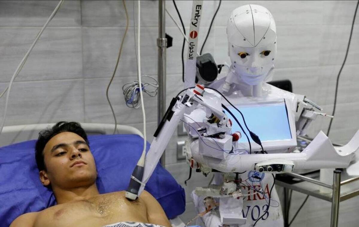 رباتها کارمندان بیمارستانهای چین شدند! + فیلم رباتها کارمندان بیمارستانهای چین شدند! + فیلم